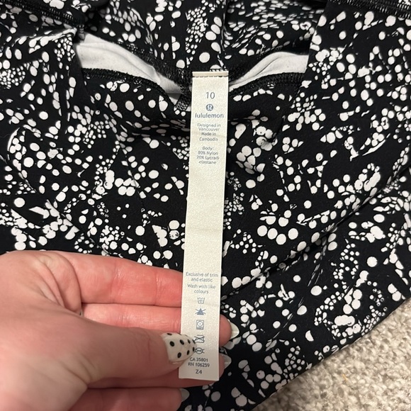 Lululemon Align Crop *21" in Chirasu Black - Picture 2 of 5